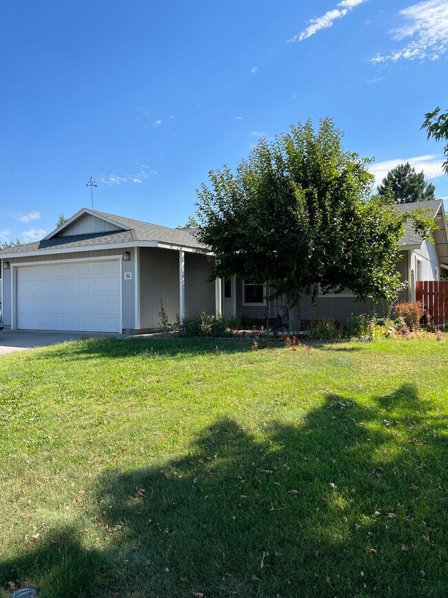 Photo - 3 bed 2 bath Home with Huge Backyard!