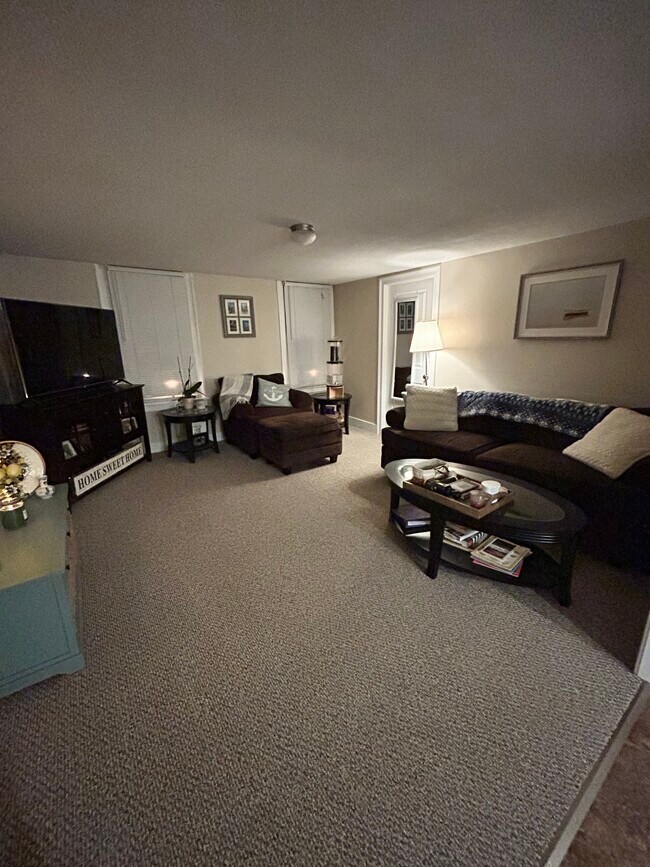 Gran sala de estar - 163 N Main St Unidad 2nd Floor