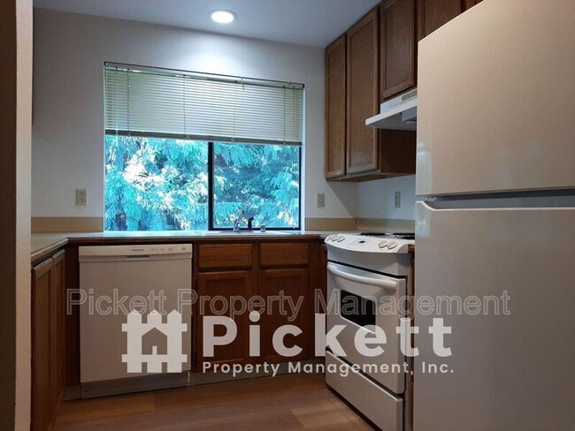 Photo - 770 NW Apple Blossom Loop