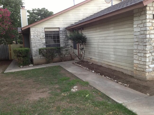 Photo - 403 Cypress Ln