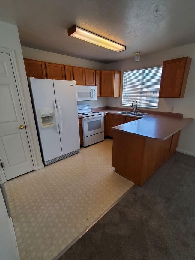 Photo - Clearfield 4 bedroom, 3 bathroom home. Big...