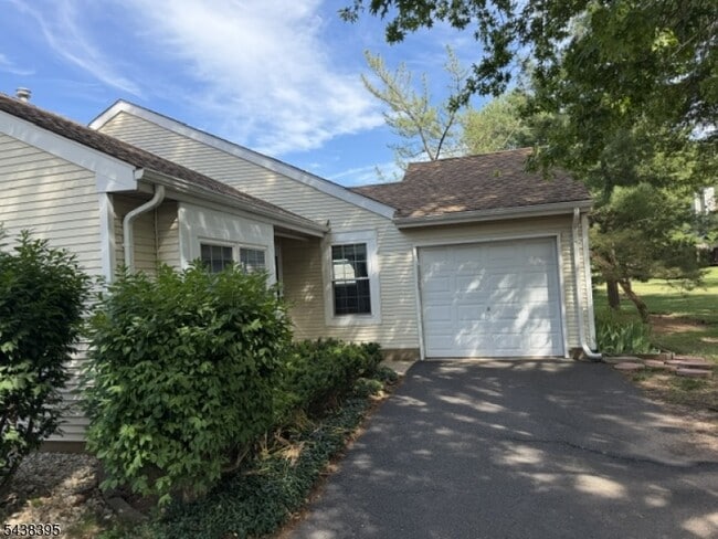 Photo - 123 Winchester Way