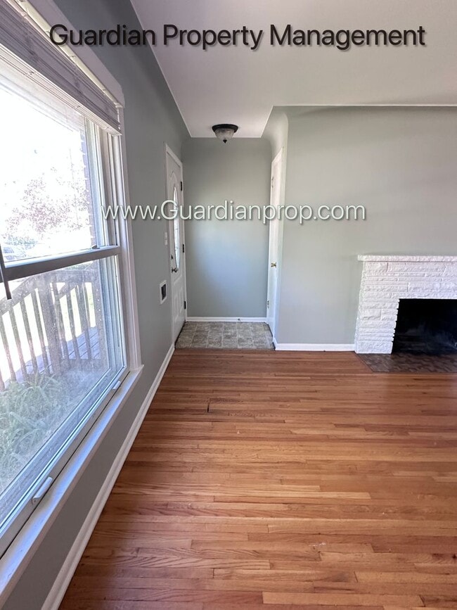 Photo - Crosstown Side By Side, Washer/Dryer In Unit, 1 Garage Space, Hardwood Floors, Dishwasher