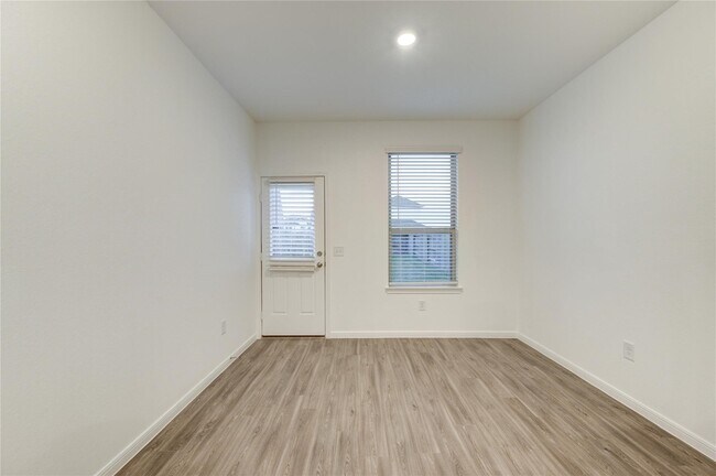 Photo - 1309 Coco Ray Ln