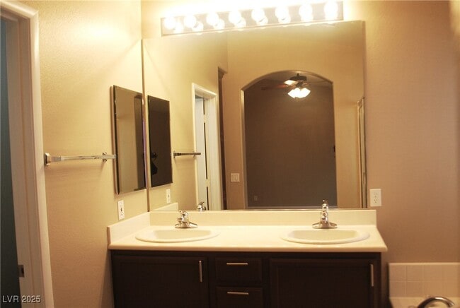 Building Photo - 9955 Burton Lake Ct