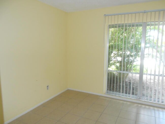 Photo - 4261 Island Cir Unit F