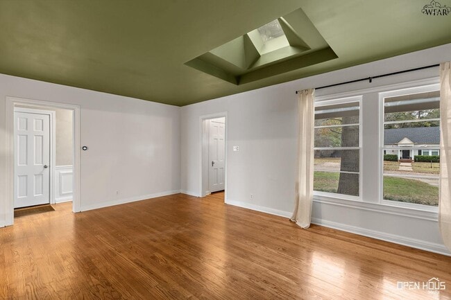 Photo - 1644 Ardath Ave