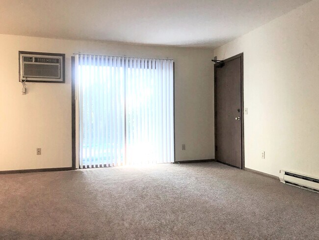 Living Room, to Balcony/Patio - 914-16 N Oak St