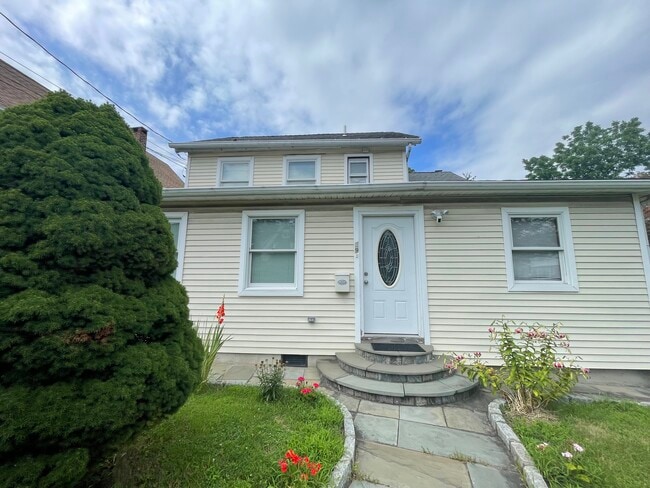 Building Photo - 39 Upper Croton Ave Unit #2 Rental