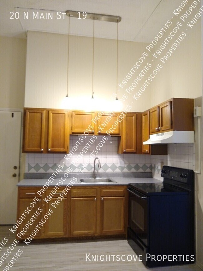 Building Photo - 20 N Main St Unit 19