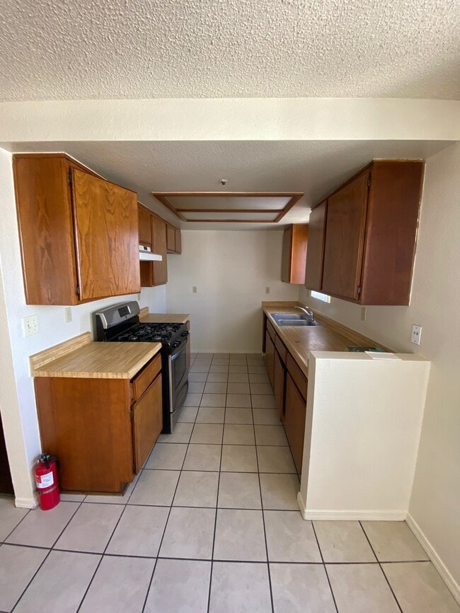 Photo - 4063 W 130th St Unidad 4
