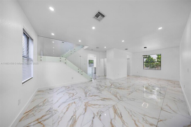Photo - 268 NE 210th Way