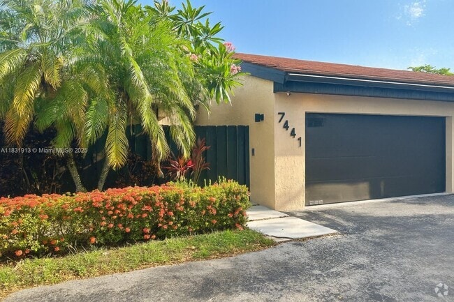 Building Photo - 7441 Bay Hill Dr Rental