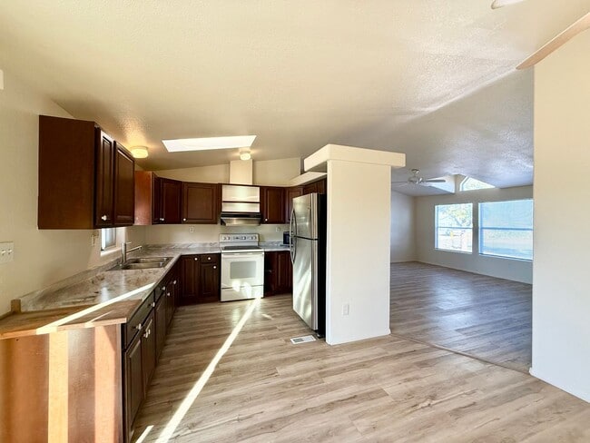 Photo - 3 Bed / 2 Bath Home with Workshop on 0.42 ...