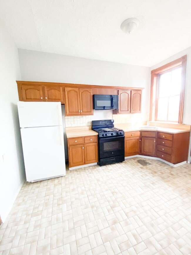 Photo - Spacious Historic Homestead on cobblestone drive, 3 Bed, Central AC