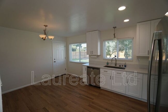 Photo - 1155 Fern St