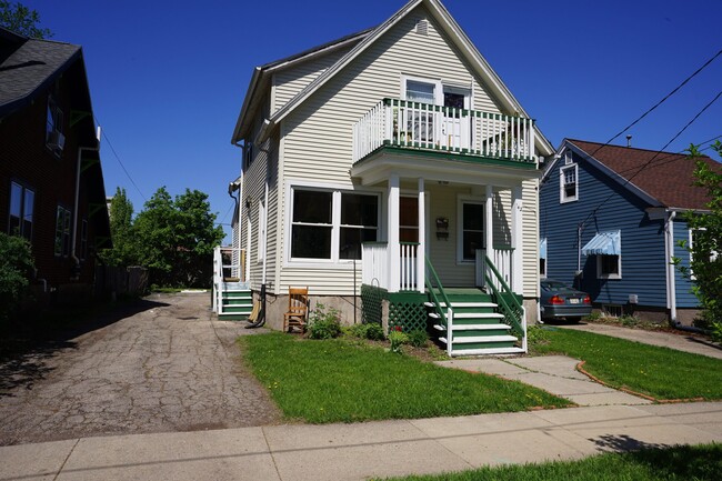 Building Photo - 142 S Marquette St Unit 1