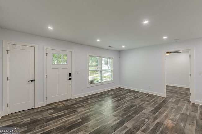 Photo - 983 Poplar St SW