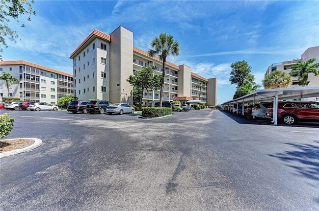 Building Photo - 1650 1st Ave W Unit 507B