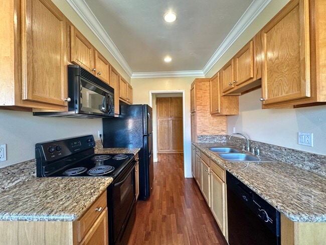 Building Photo - 1 bedroom Condo located in San Carlos!