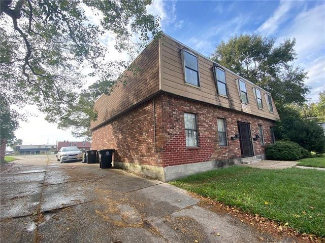 Photo - Charming 2-Bedroom Apartment with Water In... Unit Apt 3