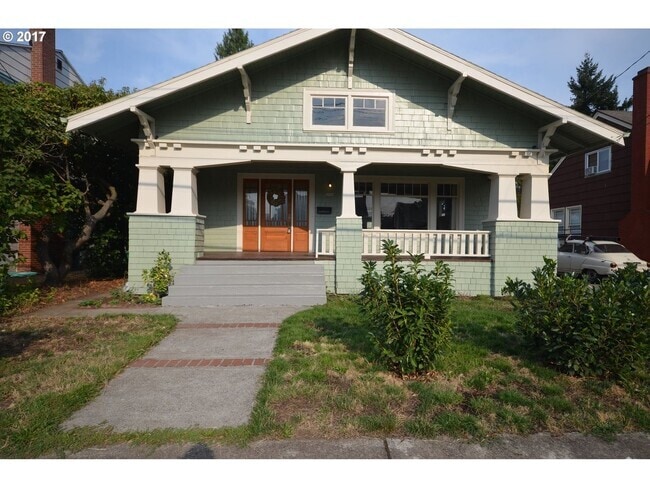 Building Photo - Classic Old Portland Craftsman Rental