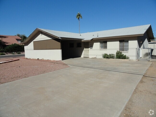 Building Photo - 1026 E Highland Ave Rental