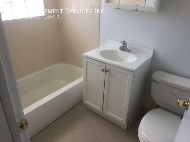 Photo - 1446 W 92nd St Unidad 1446-3
