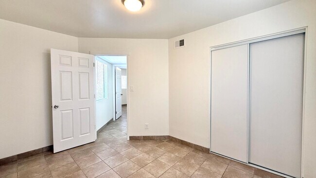 Photo - 1712 E Pepper Cir