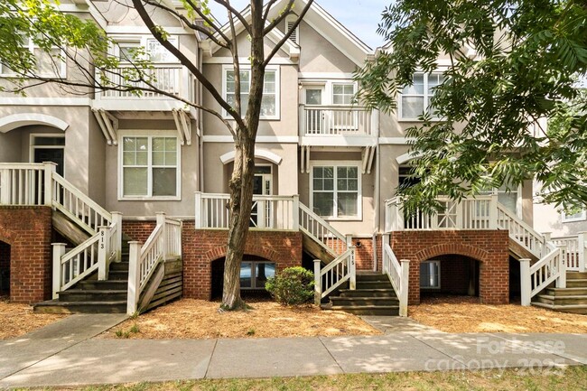 Photo - 815 W 4th St Townhome