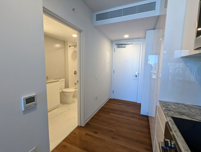 Photo - New Fully Furnished High Floor luxurious Studio with 1-Parking at 'A'ali'i Unit 3109