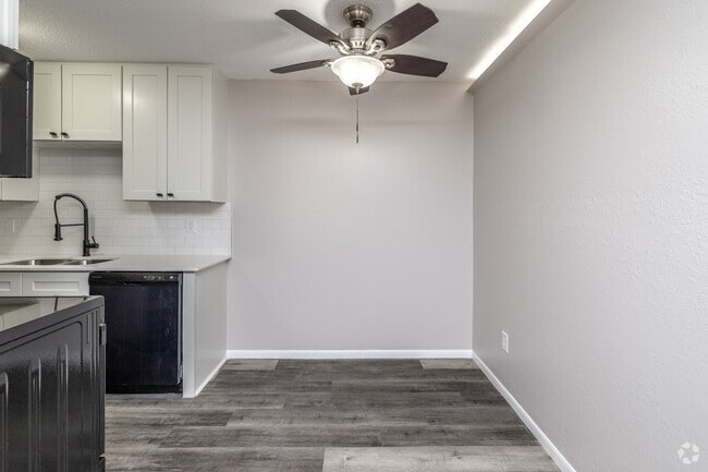 2BR, 1BA - 850SF - Dining Room - Forest Park II Apartments LLC