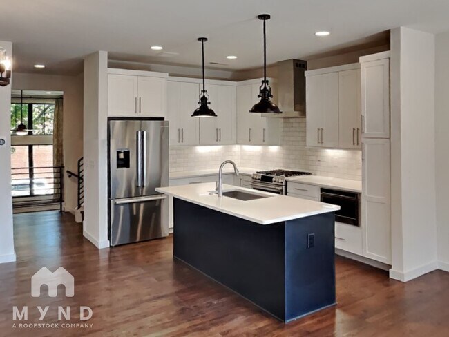 Photo - 436 E 33rd St