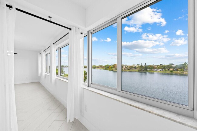 Photo - 877 NE 195th St Unit 422