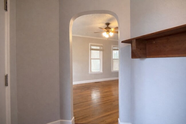 Photo - 309 W McLoughlin Blvd