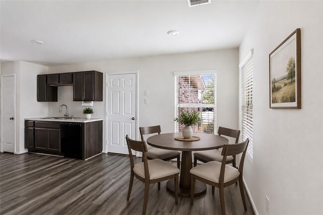 Photo - 5858 Rosehill Forest Ln
