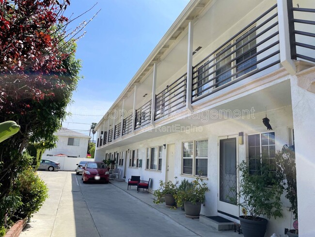 Building Photo - 10818 Blix St Unit 818 2