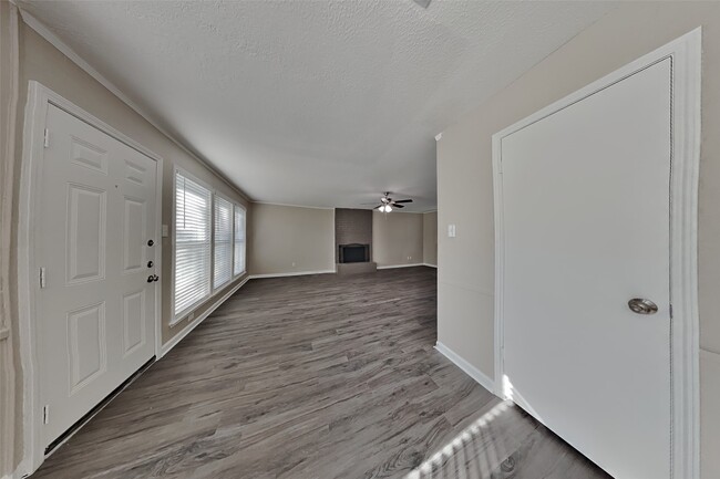 Photo - 6807 River Ml Dr