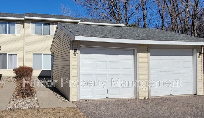 Photo - 60 Meadowbrook Ct Townhome