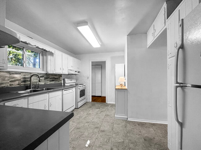 Photo - Charming 4 Beds 2 Baths Home in Chamblee!