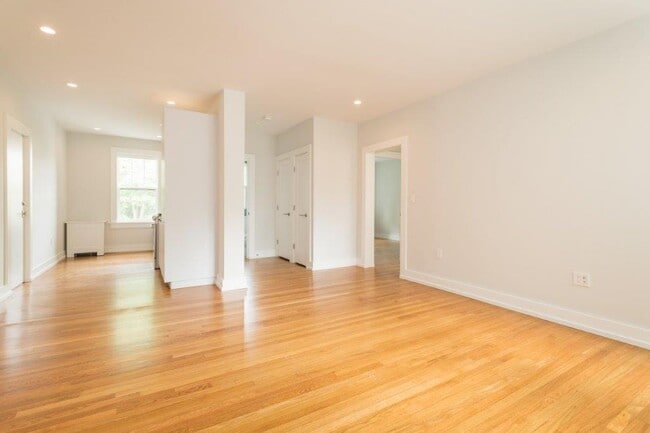 Building Photo - 6 Forest St Unit 3
