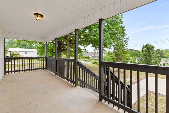 Front Porch - 615 Old Rutherford Rd