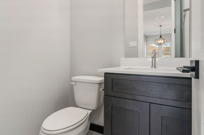 Photo - 208 Silver Leaf St