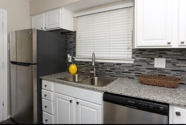 Photo - Creekside Village Apartments