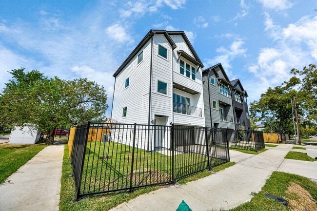 Photo - 6951 Foster St