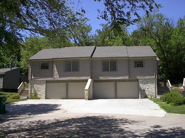 Brush Creek Duplexes - Brush Creek Duplexes Apartments