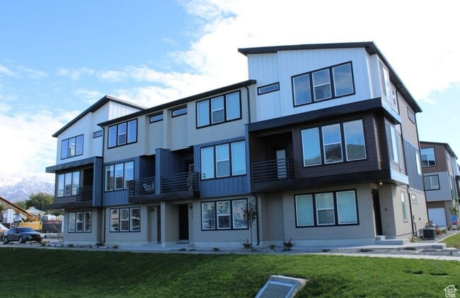 Building Photo - 140 E Abbeville Ct