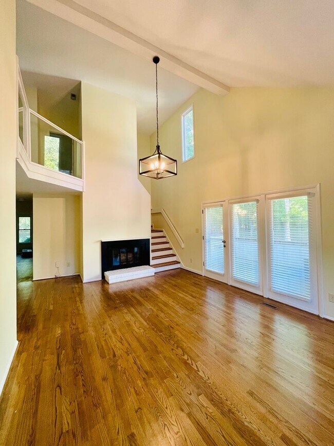 Photo - A Beautiful Updated End Unit Townhouse in ...