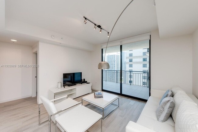 Photo - 999 SW 1st Ave Unidad 3216