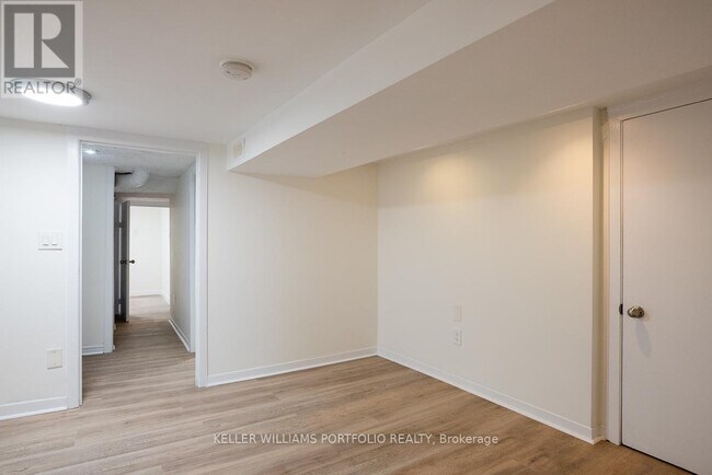 Photo - 821 Gladstone Ave